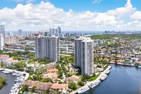 1000 W Island Boulevard Aventura FL 33160
