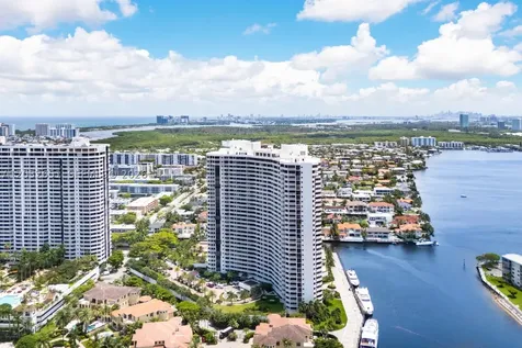 1000 W Island Boulevard Aventura FL 33160