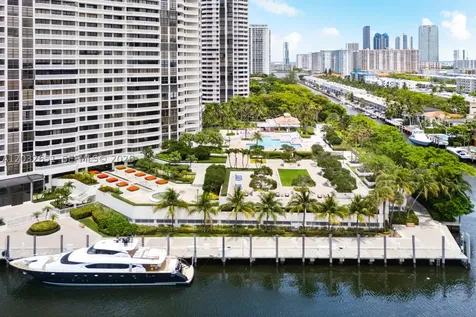 1000 W Island Boulevard Aventura FL 33160
