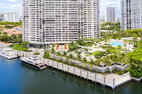 1000 W Island Boulevard Aventura FL 33160