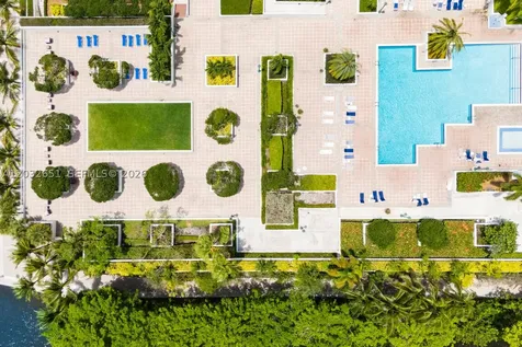 1000 W Island Boulevard Aventura FL 33160