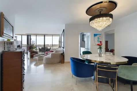 1000 W Island Boulevard Aventura FL 33160