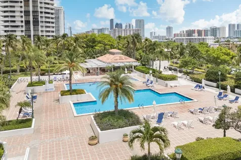 1000 W Island Boulevard Aventura FL 33160