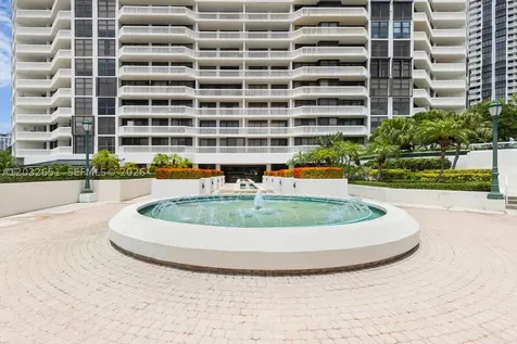 1000 W Island Boulevard Aventura FL 33160