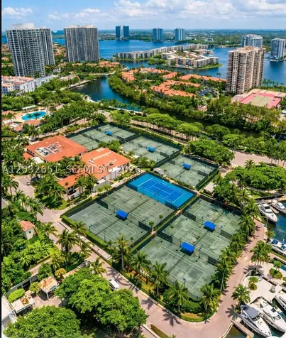 1000 W Island Boulevard Aventura FL 33160