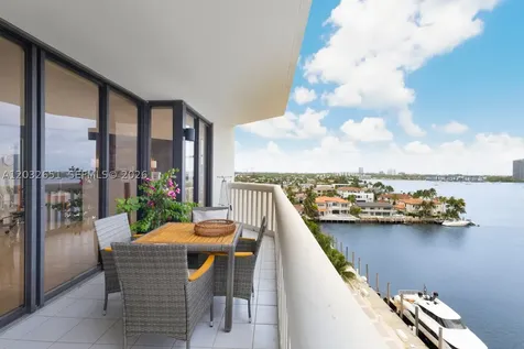 1000 W Island Boulevard Aventura FL 33160