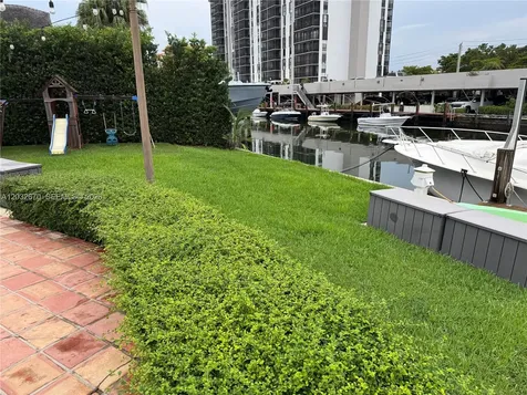 13305 Biscayne Island Terrace North Miami FL 33181