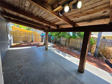 5225 NE 4th Avenue Oakland Park FL 33334