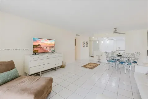 424 SE 10th Street Dania Beach FL 33004