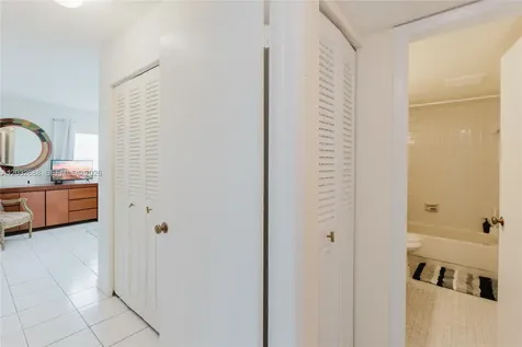424 SE 10th Street Dania Beach FL 33004