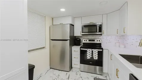 424 SE 10th Street Dania Beach FL 33004