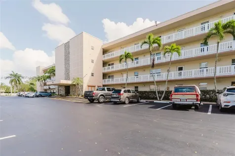 424 SE 10th Street Dania Beach FL 33004