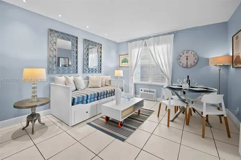 3030 Collins Avenue Miami Beach FL 33140