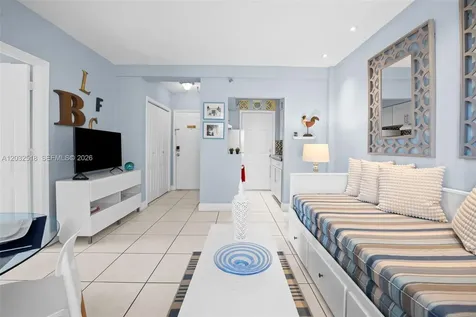 3030 Collins Avenue Miami Beach FL 33140