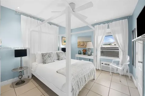 3030 Collins Avenue Miami Beach FL 33140