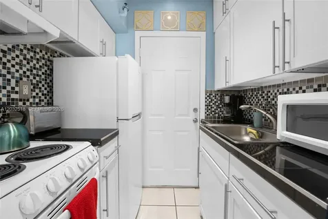 3030 Collins Avenue Miami Beach FL 33140