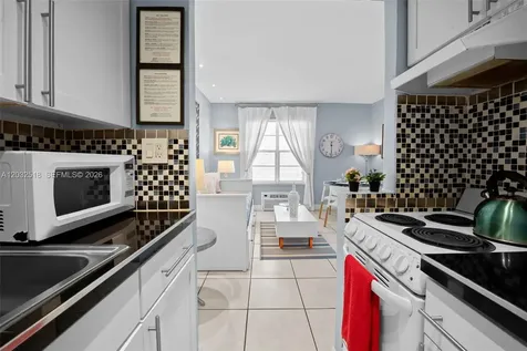 3030 Collins Avenue Miami Beach FL 33140