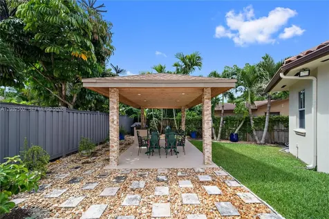 5751 SW 59th Place South Miami FL 33143