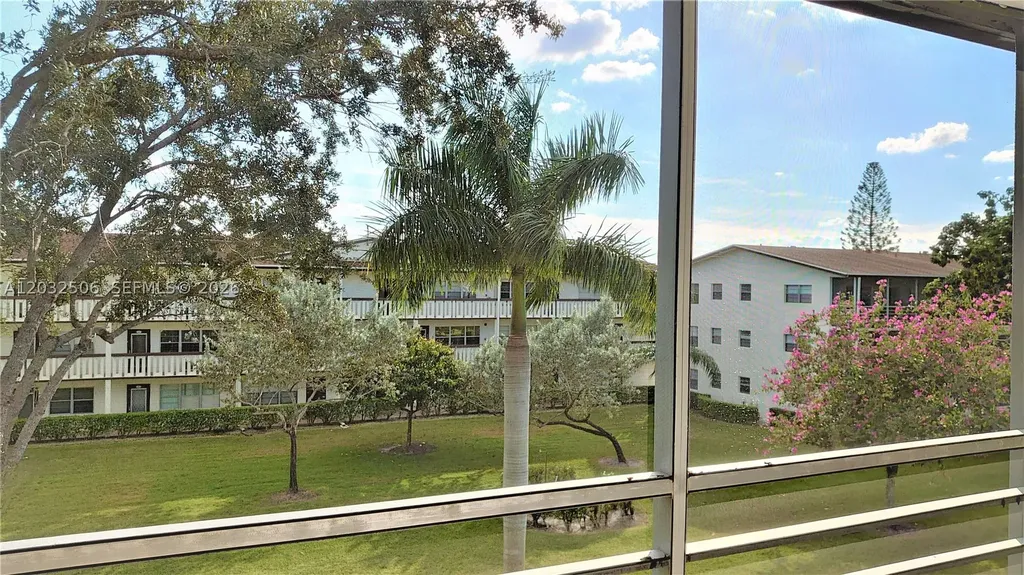 250 Suffolk F Boca Raton FL 33434