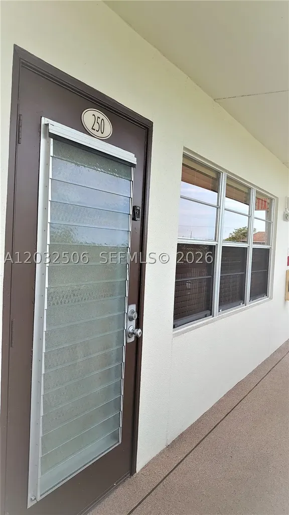 250 Suffolk F Boca Raton FL 33434