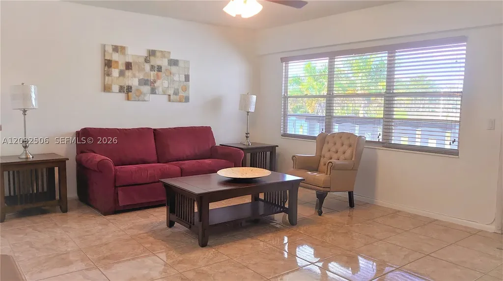 250 Suffolk F Boca Raton FL 33434