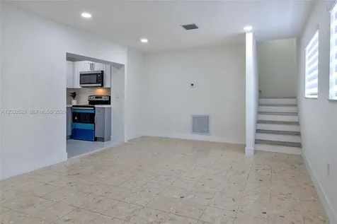 424 W 13th Street Hialeah FL 33010