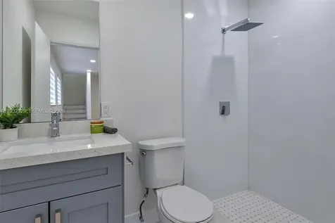 424 W 13th Street Hialeah FL 33010