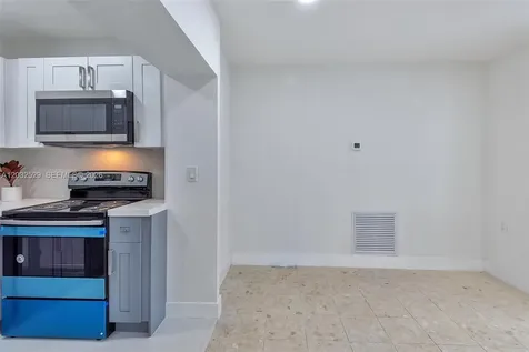 424 W 13th Street Hialeah FL 33010