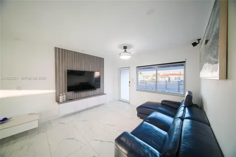 280 NW 59th Court Miami FL 33126