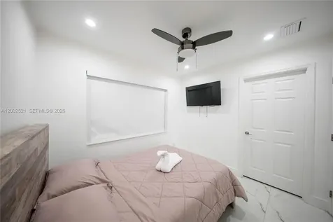 280 NW 59th Court Miami FL 33126