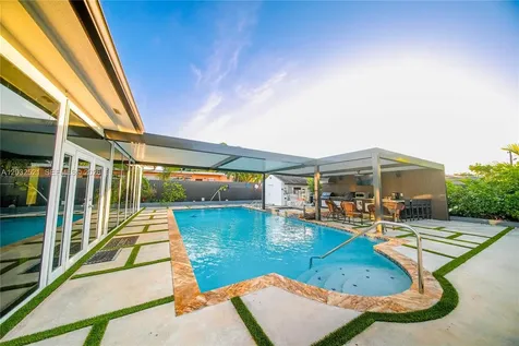 280 NW 59th Court Miami FL 33126