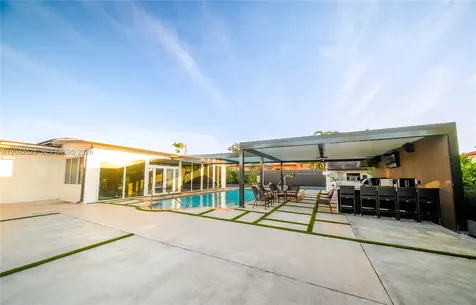 280 NW 59th Court Miami FL 33126