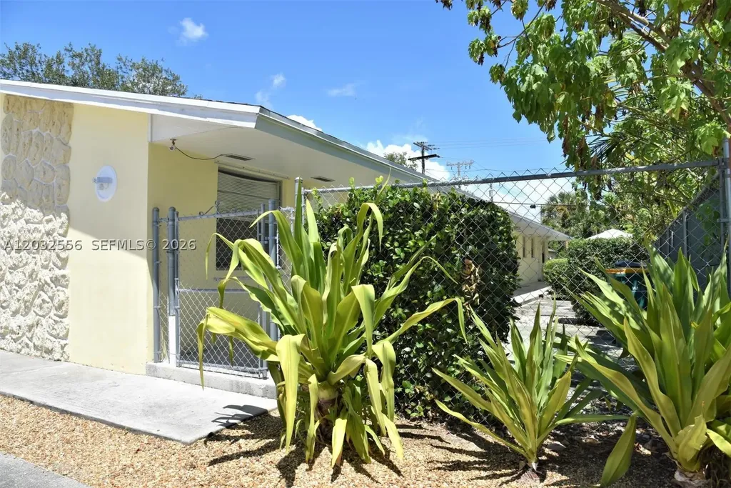 1008 N 18 Avenue Lake Worth FL 33460