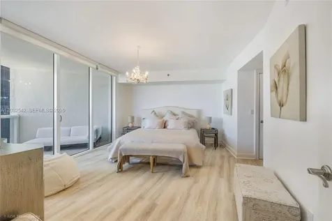 17201 Collins Ave# Den Sunny Isles Beach FL 33160