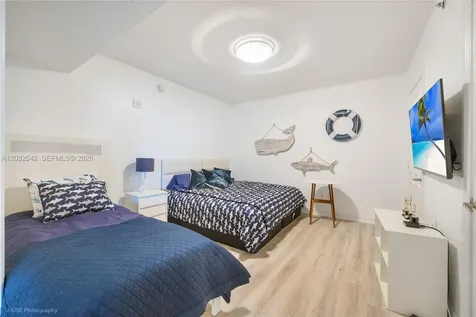 17201 Collins Ave# Den Sunny Isles Beach FL 33160