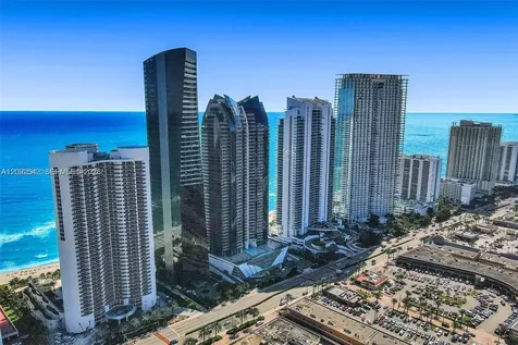 17201 Collins Ave# Den Sunny Isles Beach FL 33160