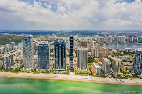 17201 Collins Ave# Den Sunny Isles Beach FL 33160
