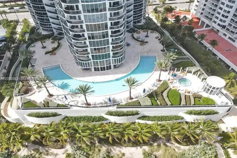 17201 Collins Ave# Den Sunny Isles Beach FL 33160