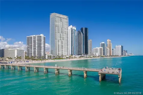 17201 Collins Ave# Den Sunny Isles Beach FL 33160