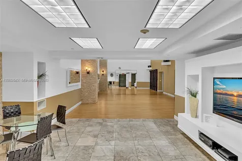 17201 Collins Ave# Den Sunny Isles Beach FL 33160