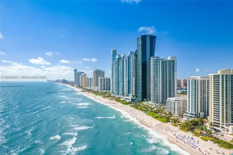 17201 Collins Ave# Den Sunny Isles Beach FL 33160