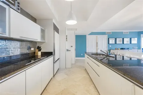 17201 Collins Ave# Den Sunny Isles Beach FL 33160