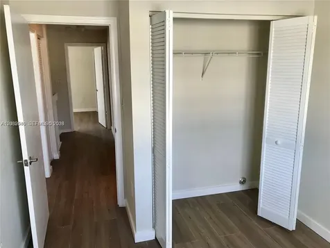 2090 NE 167th Street North Miami Beach FL 33162