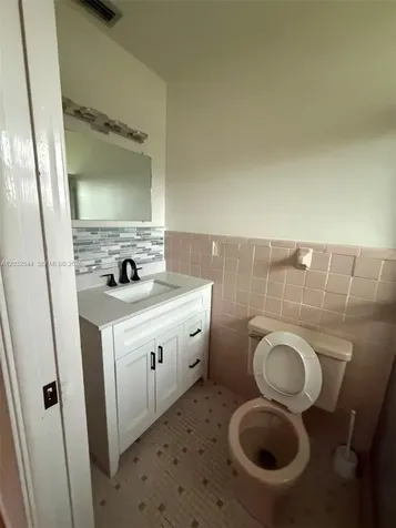 7813 NW 70th Court Tamarac FL 33321