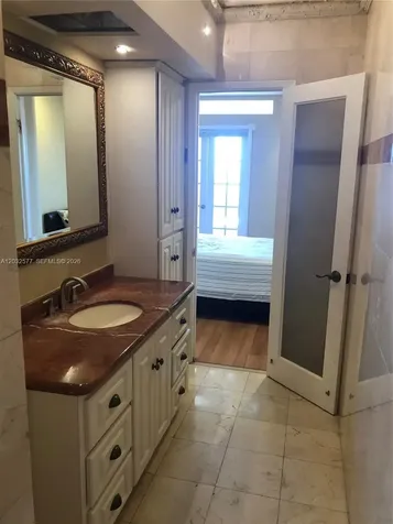 5005 Collins Avenue Miami Beach FL 33140