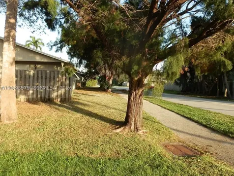 8680 Crater Terrace West Palm Beach FL 33403