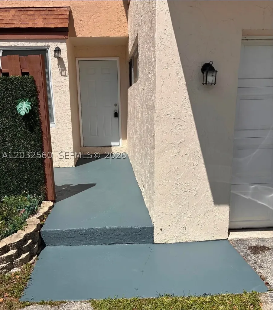 8253 NW 9th Street Plantation FL 33324