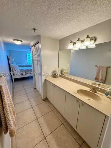 2625 Collins Avenue Miami Beach FL 33140