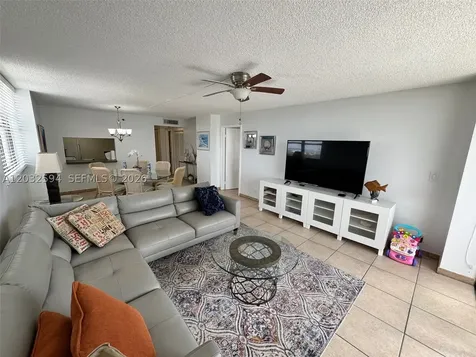 2625 Collins Avenue Miami Beach FL 33140