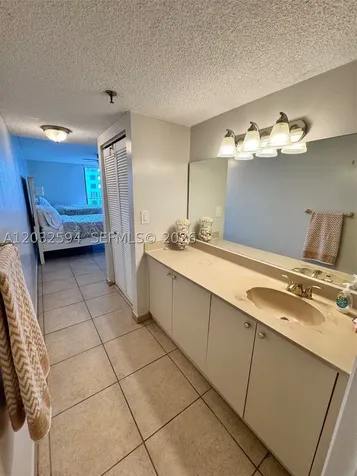 2625 Collins Avenue Miami Beach FL 33140